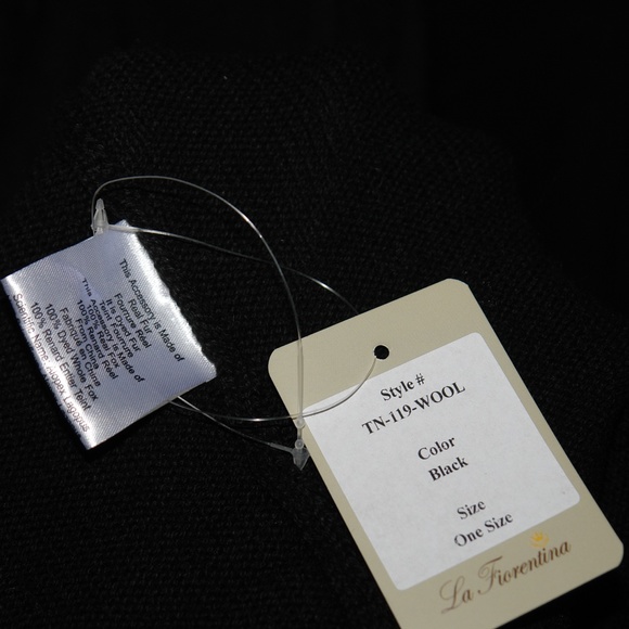 SOLD. NEW La Fiorentina Black Wool Blend Open Sweater Wrap Fox Fur Trim One Size - Picture 8 of 9